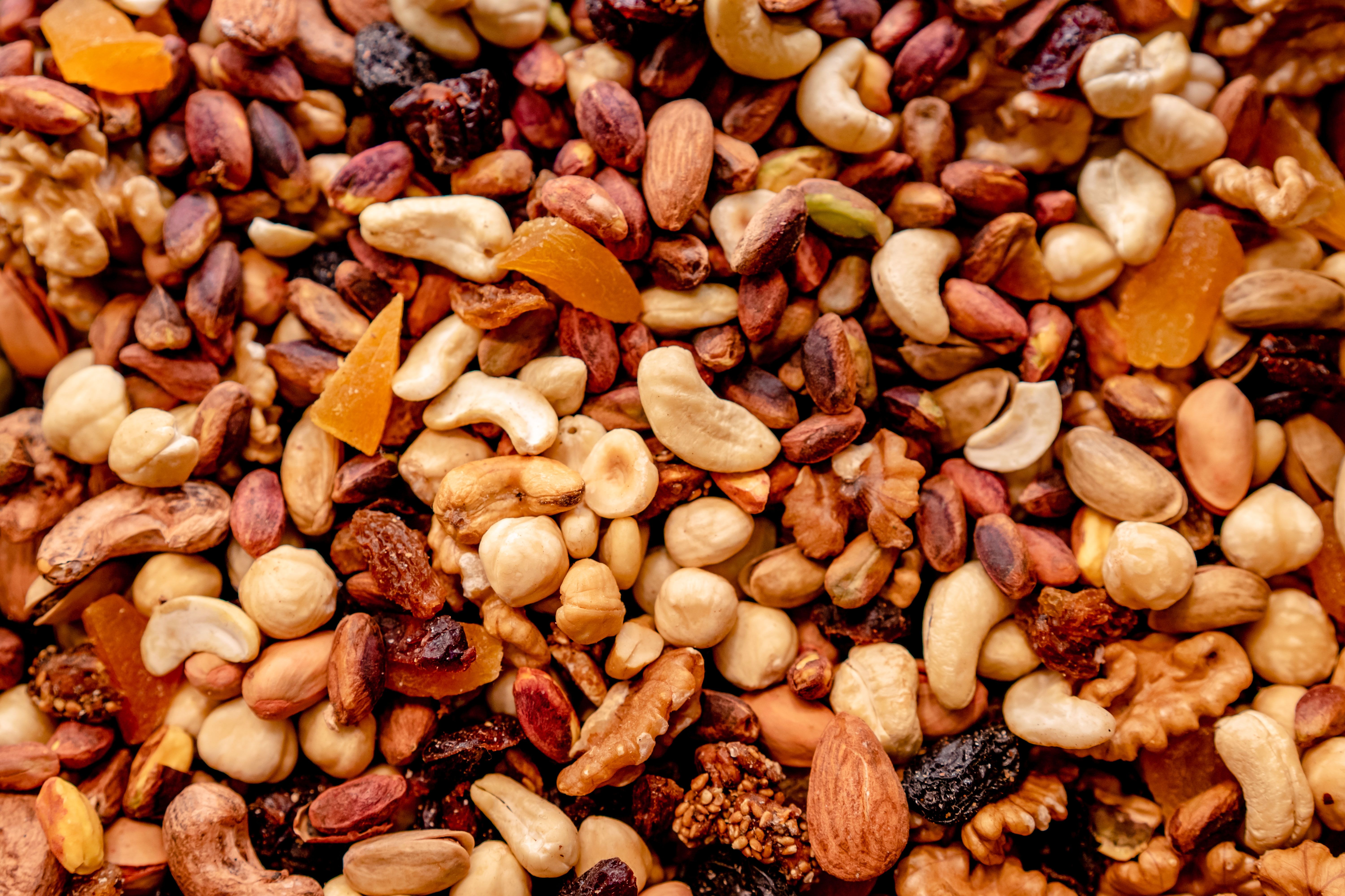 Nut and trail mix packaging equipment sealing bags